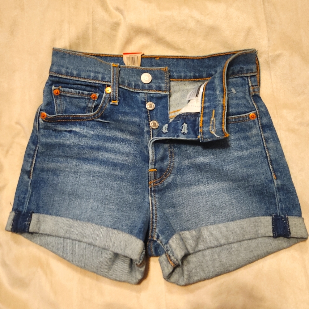 NWT Levi's high rise snug through hip and tight
